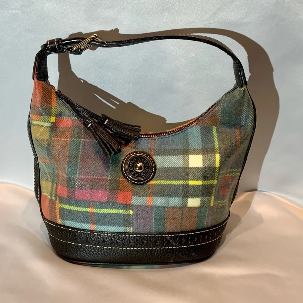 Adorable Dooney & Bourke Coated Canvas Plaid Bag - Picture 2 of 8